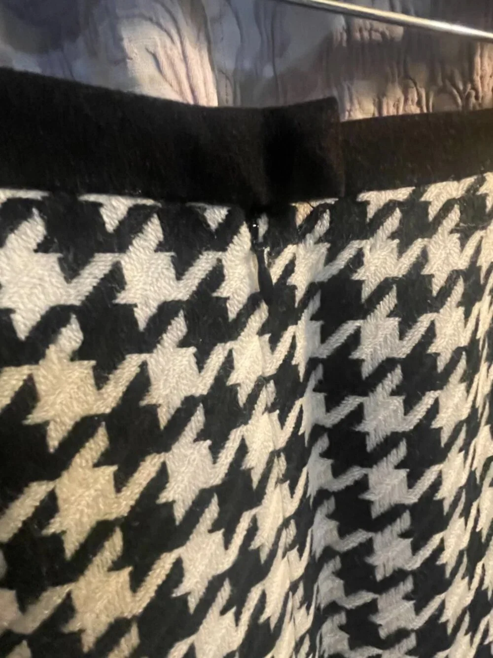 Women's Isaac Mizrahi Sz. 6 B&W Fully Lined Houndstooth Pencil Skirt